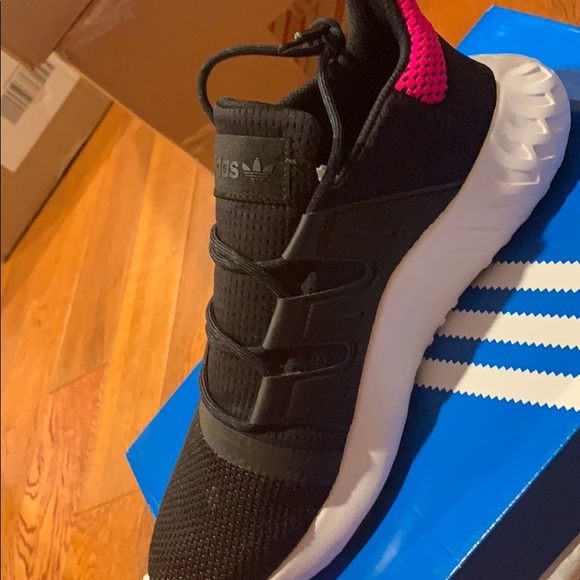 NEW Adidas Wmns Tubular Dusk Sneaker - Picture 3 of 6